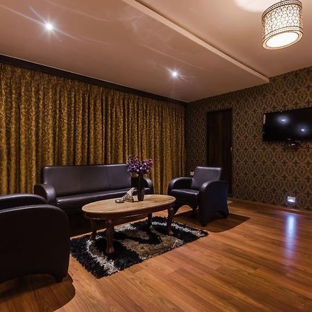 Hotel Peace Park Panvel Esterno foto