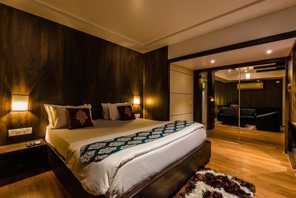 Hotel Peace Park Panvel Esterno foto