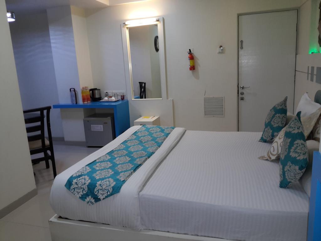 Hotel Peace Park Panvel Esterno foto