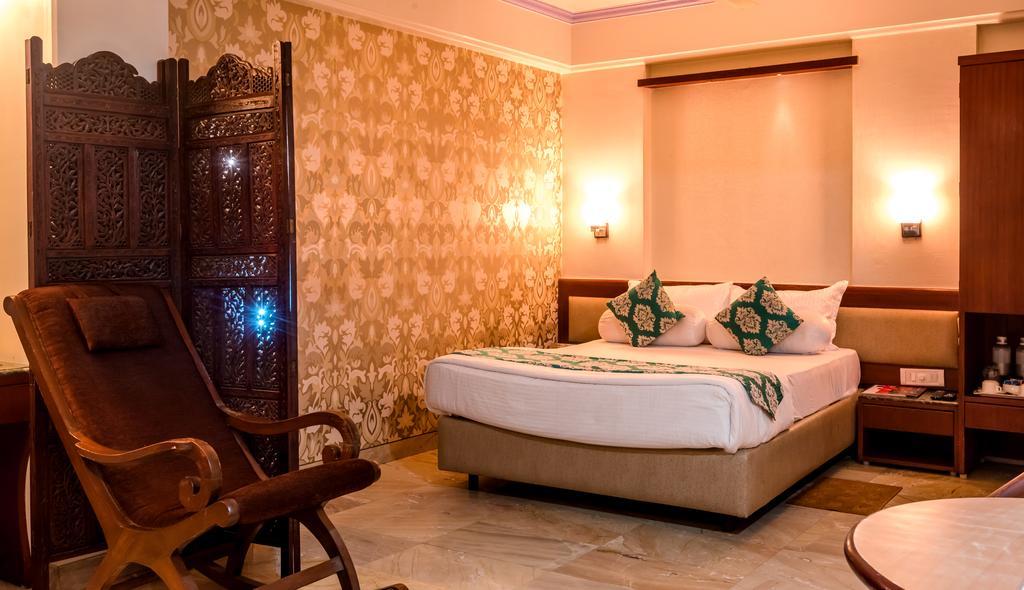 Hotel Peace Park Panvel Esterno foto