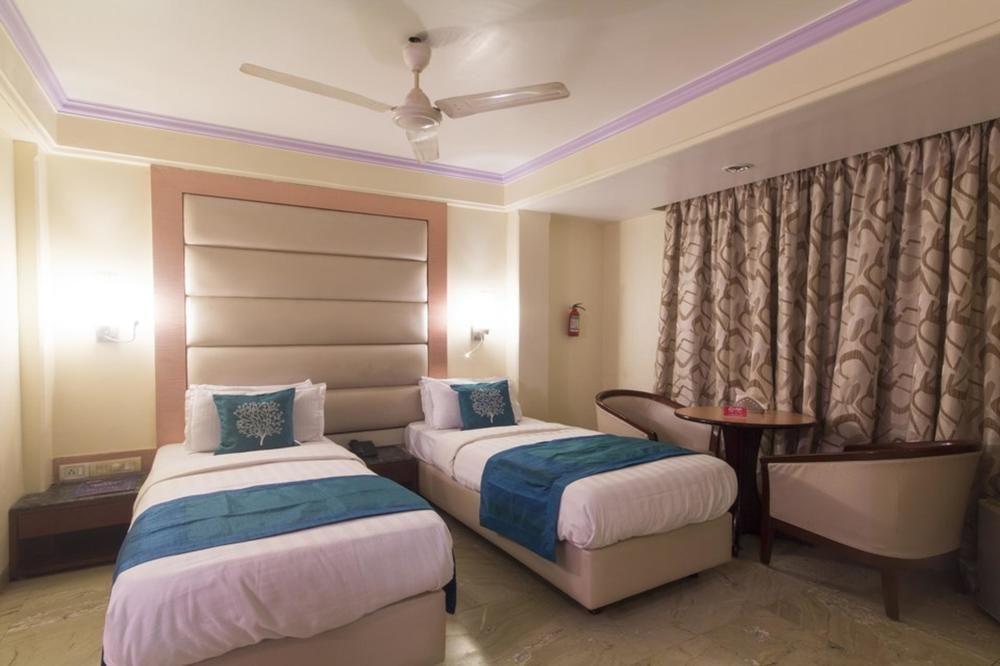 Hotel Peace Park Panvel Esterno foto