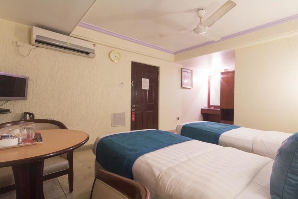 Hotel Peace Park Panvel Esterno foto