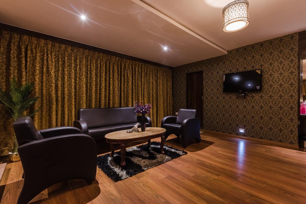 Hotel Peace Park Panvel Esterno foto